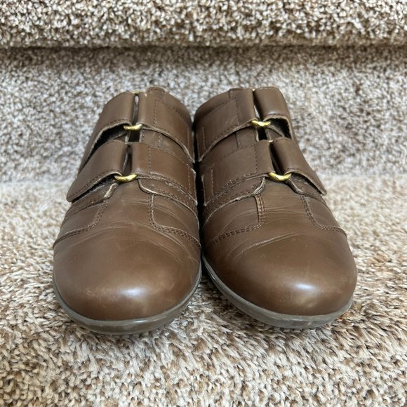 Gucci Women's Brown Leather Snap Strap Shoes . - Picture 6 of 16